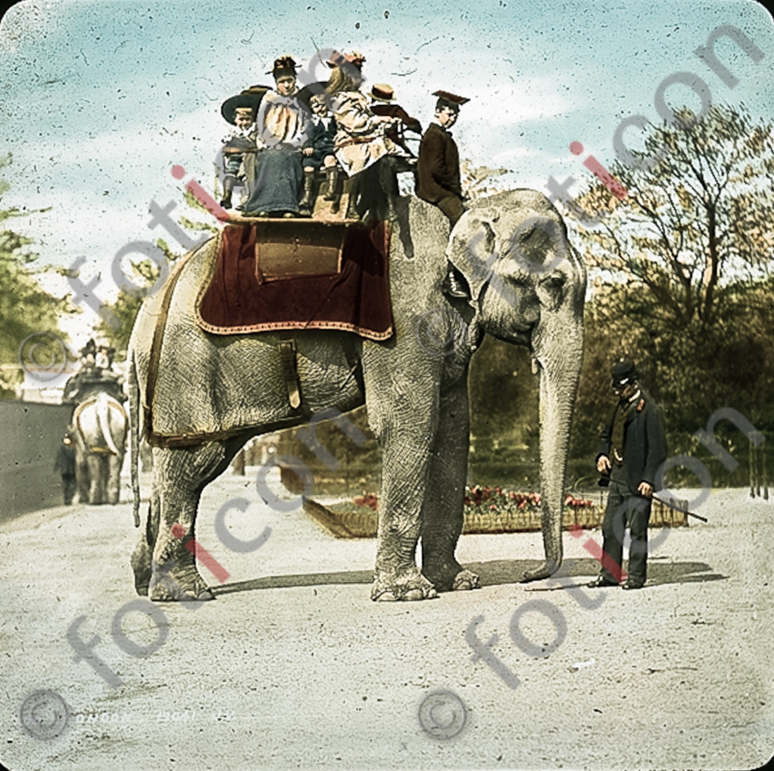 Auf einem Elefanten | On an elephant - Foto foticon-simon-167-016.jpg | foticon.de - Bilddatenbank für Motive aus Geschichte und Kultur